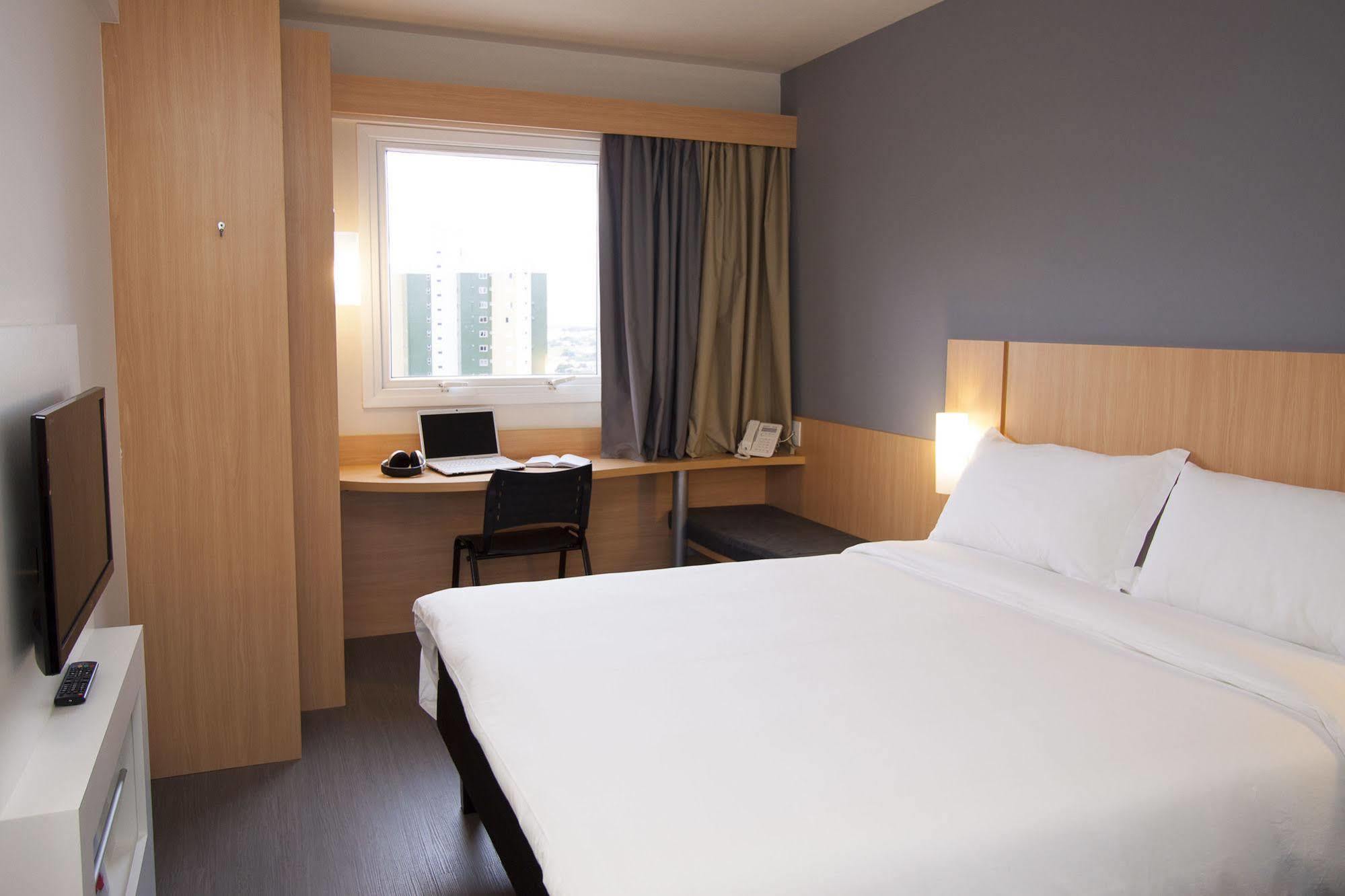 Ibis Cascavel Hotel Exterior photo